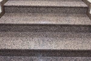 Гранитная облицовка ступеней