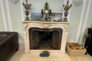 камин бежевый мрамор