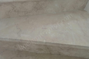 лестница бежевый мрамор